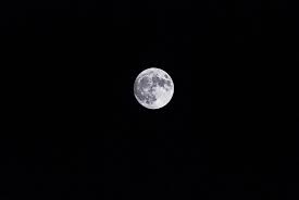 The full moon is also called the direct sun period, because at this time the moon is located from the opposite side of the earth in relation to the sun and solar energy has the maximum impact on the earth. Kostenloses Full Moon At Night Photos Freeimages Com