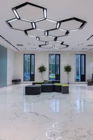 Galerie De H Avenue Bureau Urbain En 2020 Idees De Plafond Decoration Plafond Deco Plafond