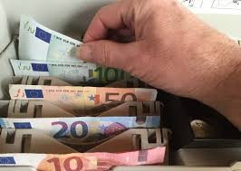 Δώρο < αρχαία ελληνική δῶρον < δίδωμι. Dwro Pasxa Den Katablh8hke Se Oloys E3etazetai Paratash