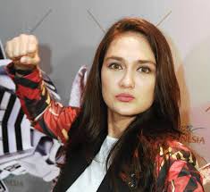 Ada keheranan yang diungkap mantan kekasih ariel noah ini. Luna Maya Marah Ditarif Rp 600 Juta Padek Co