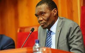 Les dix sénateurs partent dans l'indifférence