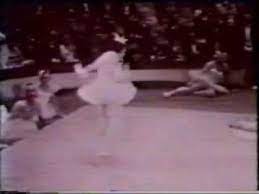 Ce ne sont pas des adieux, je ferai comme monsieur dux, je reviendrai comme acteur. Le Lac Des Cygnes Youtube