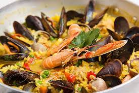 Tortilla di patate con prodotti per farla e pestello. La Paella Storia Di Questo Antico Piatto Spagnolo Ristorante Zodiaco Rimini