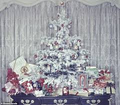 What Christmas Decor Used To Look Like In 1950s And 1960s Daily Mail Online