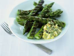 Gruner Spargel Vom Grill Mit Eiersosse Rezept Lebensmittel Essen Spargel Rezeptideen