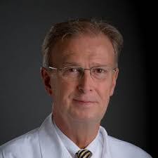 Miriam Dash's Instagram, Twitter & Facebook