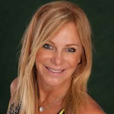 Dee Ackerman's Instagram, Twitter & Facebook