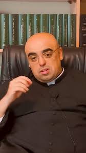 Ciúme ou controle?, O ciúme, muitas vezes, revela muito mais sobre a  insegurança de quem sente do que sobre a realidade da relação., Viver ao  lado de alguém constantemente desconfiado, que interpreta ...