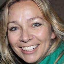 Hi guys, I just want to introduce myself and hope it's okay to be here as a  german girl ☺️ I am Alex and I live in Essen im Ruhrgebiet. It's more