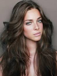 Aussi, nous la recommandons vivement aux femmes à la peau pâle et aux yeux bruns. Couleur De Cheveux Marron Coloration Caramel Broux Miel Chatain