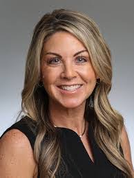 Elisha Munoz's Instagram, Twitter & Facebook