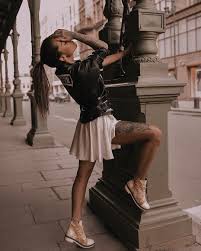 эта девочка танцует но как бы не со мной Poka Na Ulice Nemnogo Poholodalo Samoe Vremya Vylozhit Kadry S Etoj Syomki Kakaya Kartochka Ponravilas Bolshe Vsego In 2020 Angelica Anderson Ballet Skirt Casual Looks