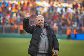 Marius sumudica / stiri marius sumudica. Marius È™umudicÄƒ Gave In Nervously In Front Of The Press The Romanian Started Crying When He Broke Up With Gaziantep Photo