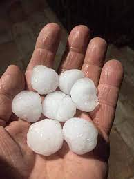 Un quarto d'ora di furore bianco su badia calavena alle 7.30 di stamattina con una violenta grandinata che ha colpito il centro del paese per una fascia di. Meteo Il Maltempo Sferza Il Nord Italia Grandinate Di Fine Aprile Colpiscono Dalla Liguria Al Veneto Foto E Video Live