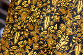 Berbeda dengan corak kain batik pada umumnya, batik tujuh rupa menampilkan gambar yang lekat dengan nuansa alam. Bagaimana Membedakan Batik Jogja Dan Solo