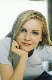 As a child, she did modeling for ford. Kirsten Dunst Kirsten Dunst Young Kirsten Dunst Beautiful Actresses