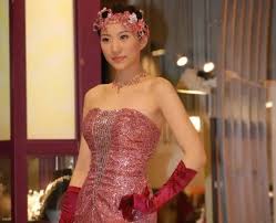 徐子珊（英語： kate tsui ，1979年6月19日 － ），出生于英屬香港，前香港女演員、女歌手及《2004年度香港小姐競選》冠軍，前無綫電視經理人合約藝員，曾是無綫2000年代末至2010年代中期的當家花旦之一。 æ±ªåœ†åœ† 8äº¿å©šç¤¼å®Œèƒœå¾å­æ·‡ å¥¹æ‰æ˜¯æœ€å¥½å'½çš„é¦™æ¸¯è±ªé—¨åƒäº¿åª³å¦‡ èµ„è®¯å'–
