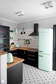 Eklektyczne Wnetrze Laczace Formy Retro I Nowoczesne Elementy Eclectic Interior Combining Retro Forms In 2020 Retro Home Decor Kitchen Inspirations Retro Home