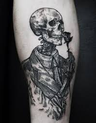 Tatuaje En El Antebrazo Esqueleto Romantico En Traje Con Rosa Tattooimages Biz