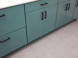 Opt for solid wood cabinet faces and full plywood box construction. Yeczvxilcorj0m