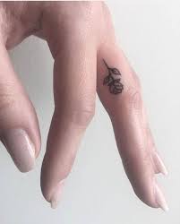 1001 Finger Tattoo Ideas And Their Meaning Decor Ideas 1001 Finger Tattoo Ideas And Their Meaning I Small Shoulder Tattoos Tattoos Tiny Tattoos
