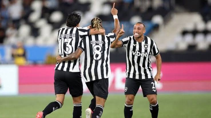 Botafogo vence o Gr&ecirc;mio em jogo dram&aacute;tico e encerra jejum no Brasileir&atilde;o