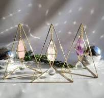 Geometric Brass Himmeli Pyramid Crystal Prism Desktop Suncatcher, Crystal  Point Pendulum Ornament with Stand, Tabletop Crystal Tower Holder
