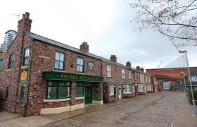 Coronation street has a former cast member returning to the itv soap as wayne hayes investigates the underworld roof collapse. Coronation Street Cast Threaten To Quit Over Unfair Product Placement Deal Soaps Tellymix