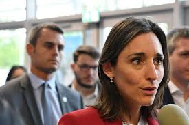 Brune poirson is a popular french politician who has been serving as secretary of state to the minister for the ecological and inclusive transition since 2017. La Deputee Du Vaucluse Brune Poirson Quitte L Assemblee Pour D Autres Horizons Paris 75000