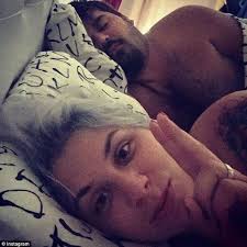 Jaromir jagr spent his 49th birthday with his model girlfriend dominika branisova and a physicist. Nhl S Jaromir Jagr Selfie With Czech Model Is Now A Popular Instagram Meme Daily Mail Online