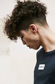 41 Curly Haircuts For Men That Ll Always Be In Style 2021 A curly bob for reference in this article refers to longer curls that have grown out but are not long enough to hit below the chin or shoulders. 41 curly haircuts for men that ll