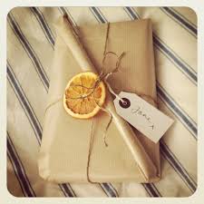 Diy Xmas Decs Dried Oranges Perfect For Added Decoration Xmas Gift Wrap Xmas Crafts Orange Christmas