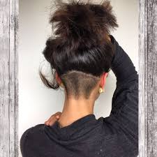 Slight Triangular Undercut Keeps The Hair Off The Back Of Your Neck For A Cooler Summer Style Also Attracti Undercut Frauen Lange Haare Frisur Undercut Haare