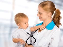 Posséder le sens du contact, avoir envie d'aider les patients et aimer dialoguer est essentiel. Idee De Travail A Domicile Les Metiers De La Sante Et Du Social
