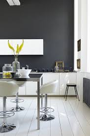 Contrata a los mejores muralistas. Deco Cuisine Design Gris Anthracite Et Blanc Grey Kitchen Designs Kitchen Layout Grey Kitchens
