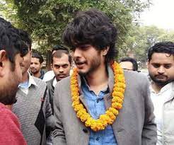 Lalu's son spotted with shahabuddin's aide, creates controversy. Son Of Shahabuddin Enters Pu Campus With Armed Guards Abvp Objects