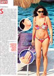 Ma qual è il suo segreto? Le Foto In Costume Di Sabrina Ferilli Davanti Al Mare Di Ischia