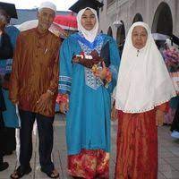 Beliau seterusnya meminta agar siti zabedah yang dikenali dengan panggilan siti kassim membuat satu kenyataan maaf sambil menggesa jabatan kemajuan islam (jakim) agar segera mengambil tindakan. Siti Kassim Academia Edu