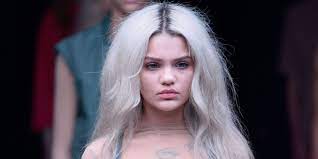 About press copyright contact us creators advertise developers terms privacy policy & safety how youtube works test new features press copyright contact us creators. How To Hide Your Roots Between Appointments Roots Hair Growing Out Hair Blonde Roots