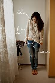 Hey there fashion ladies, in today's article we are going to show you some of the best ways to wear your knitted sweater this year. How To Style Wear A Difficult Piece College Fashion