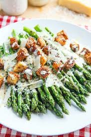 So Habt Ihr Spargel Noch Nie Gegessen 3 Kreative Rezepte Aus Aller Welt Rezepte Spargel Essen Spargelsalat Rezept