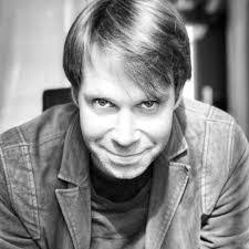 Daniel Hovey's Instagram, Twitter & Facebook