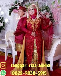 Sementara itu, penampilan irfan hakim punya nuansa tak jauh berbeda dengan sang istri. Paket Rias Pengantin Adat Jawa Sunda Padang Tegal Parang Bangka