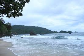 Di tempat itulah pantai laguna tersebut terbentuk. Segarnya Basah Basahan Di Kolam Alami Pantai Laguna Lampung