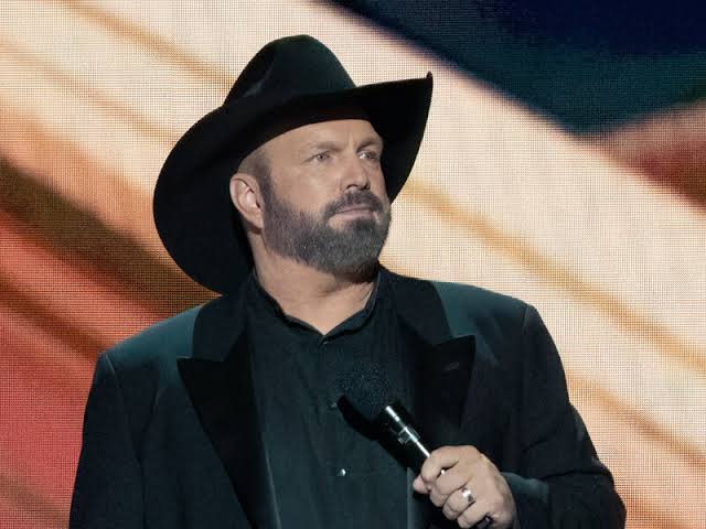 Garth Brooks Names Woman Who Accused Him of Rape - The New York Times