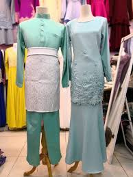 Anda bisa memperjelas gambar mata, dan memberi arsiran pada bagian belangkon sebagai pembeda antara bagian wajah dan bagian hiasan wayang. Baju Kurung Couple Women S Fashion Muslimah Fashion Baju Kurung Sets On Carousell