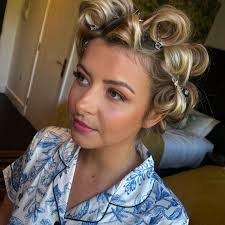 Full glam makeup- book in now for discounted price throughout March and  April! DM me for enquires 💖