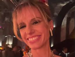 El look romántico glam de Mariana Fabbiani en una gala por el Día de los  Muertos en México