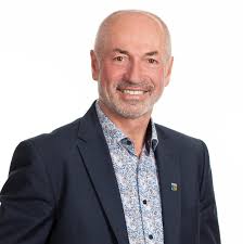 Bürgermeister Johann Lueger im Sommergespräch: Am Gemeindeamt Opponitz  stellte sich Bürgermeister Johann Lueger den Fragen „Der  Ybbstaler“-Redakteurin Adi Tazreiter. (Anm. der Redaktion: Das Gespräch  wird in „Du“-Form geführt.) Mit Bgm. Johann Lueger