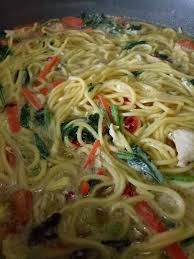 Kalau anda memasak mie instan dengan cara biasanya, seperti rebus mie dalam air mendidih, tuangkan kedalam mangkuk, lalu masukan bumbu bla bla, itu sih biasa. Mee Rebus Terengganu Bebola Ikan